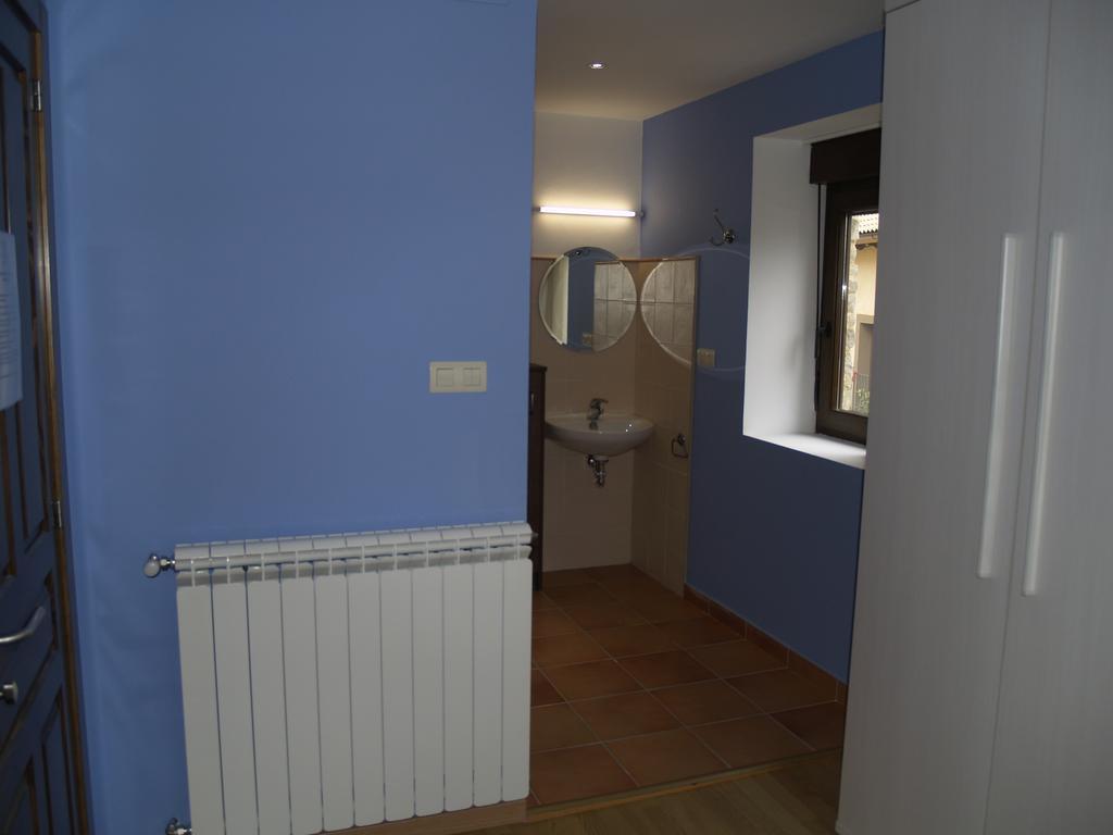 Albergue De Yebra Yebra de Basa Room photo